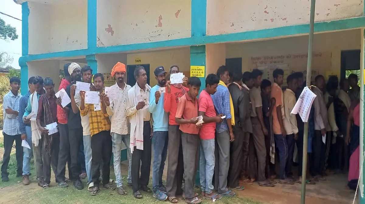 झारखंड : कुष्ठ रोगियों की कॉलोनी में शत प्रतिशत वोट पड़े, राज्य की 38 सीटों पर 3 बजे तक 61.47 फीसदी मतदान